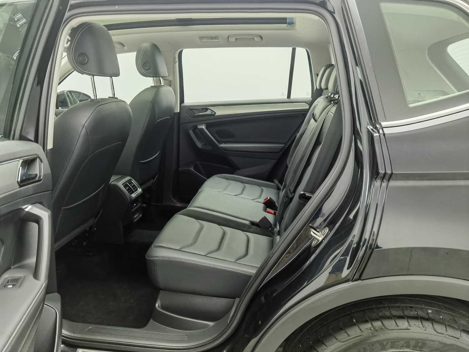Used Volkswagen Tiguan L 2019 2.0 AT