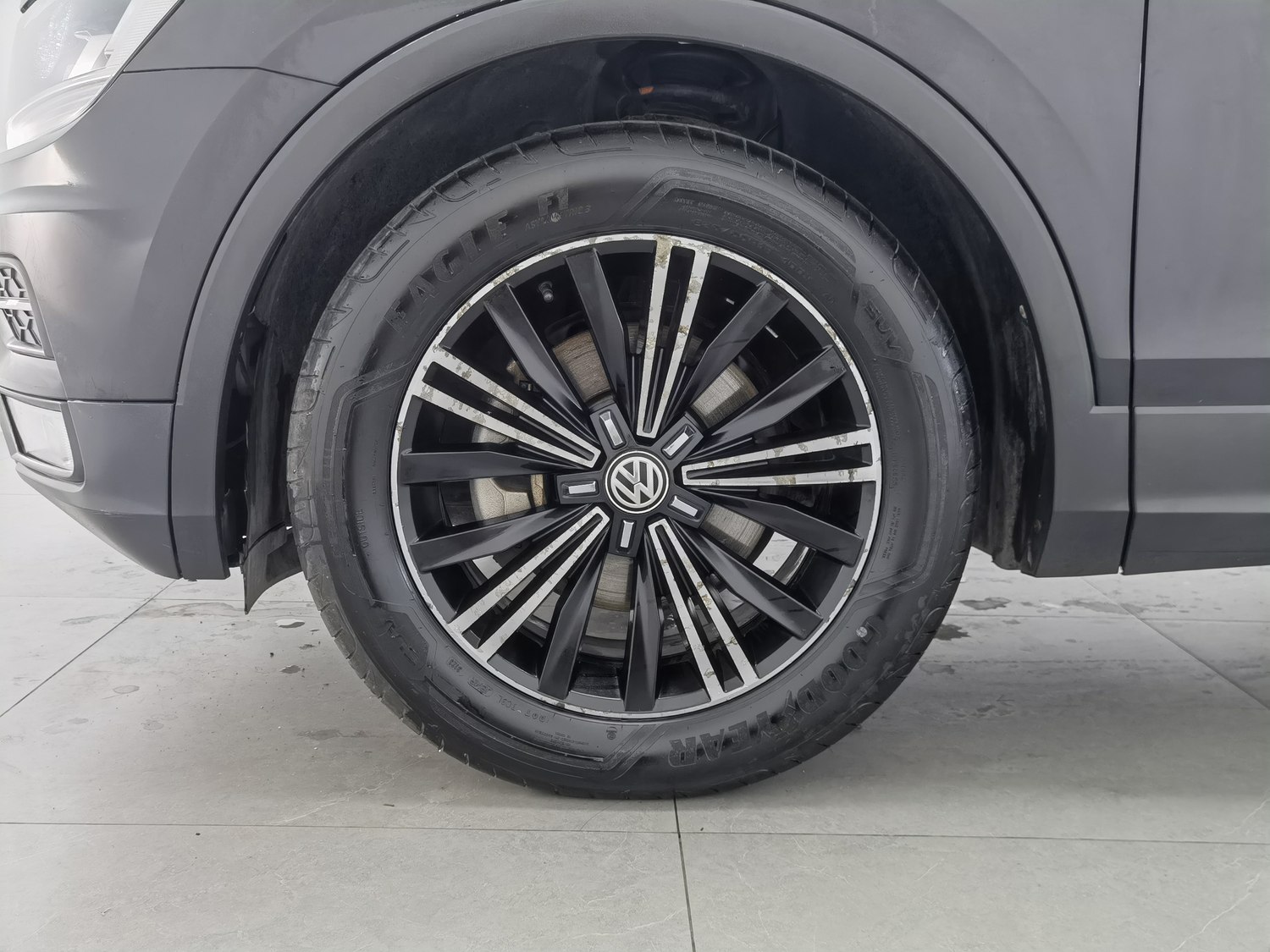 Used Volkswagen Tiguan L 2019 2.0 AT