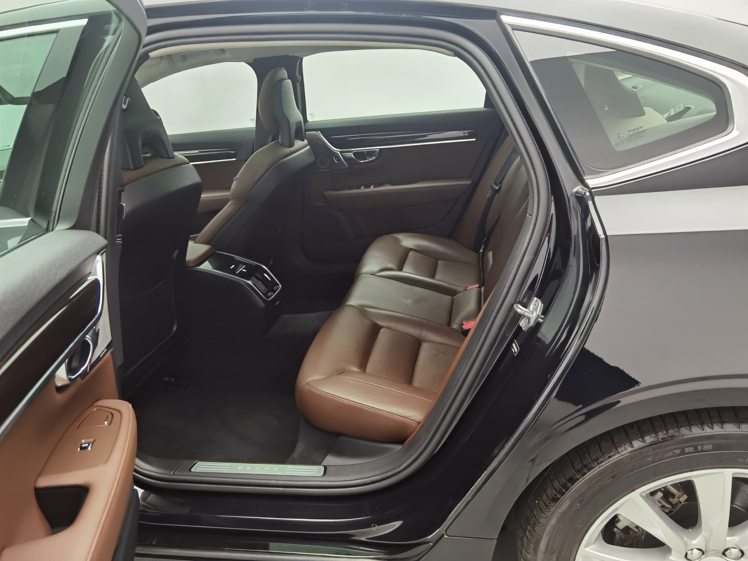 Used Volvo S90 2017 2.0 AT