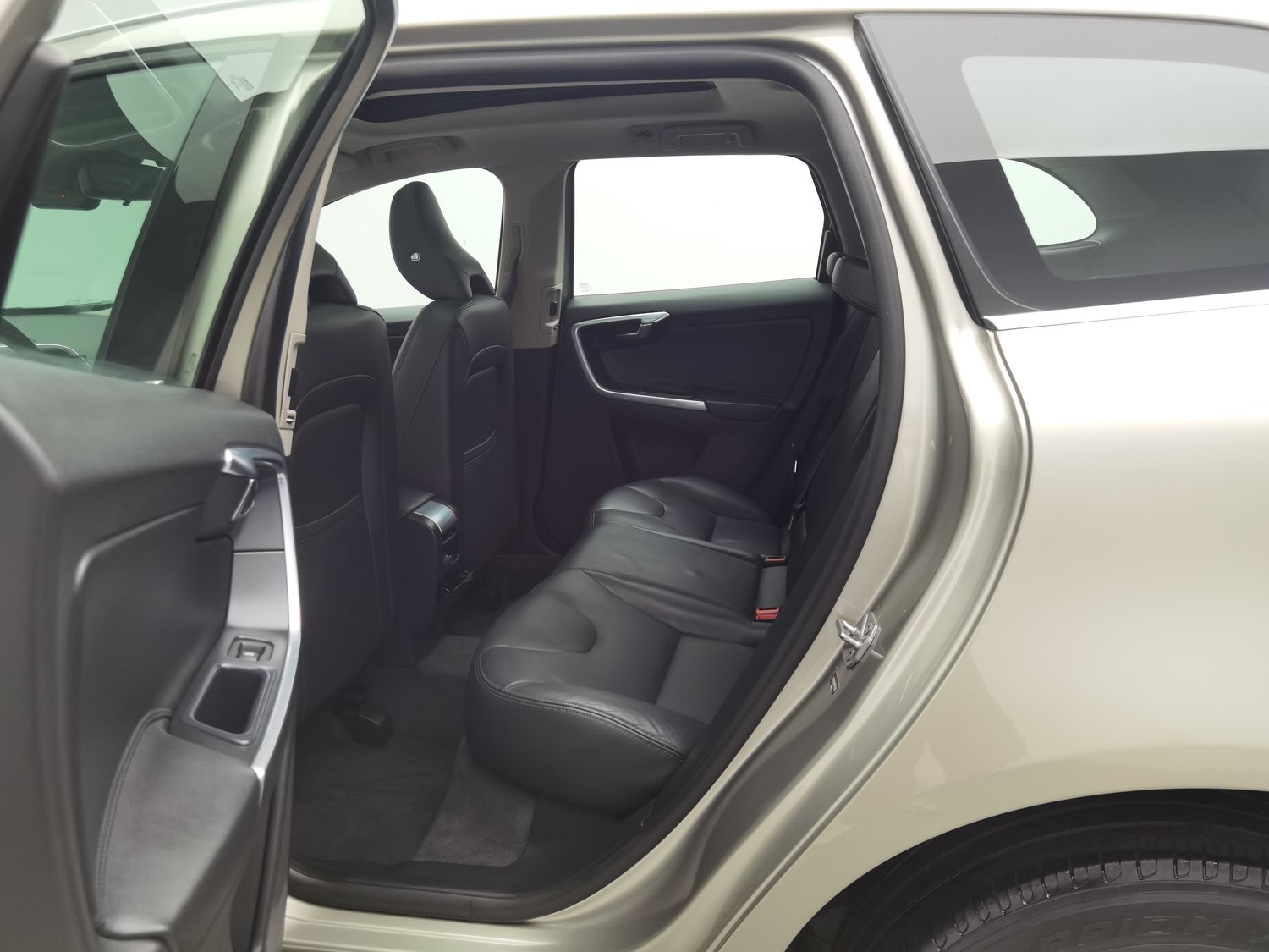 Used Volvo XC60 2015 2.0 AT
