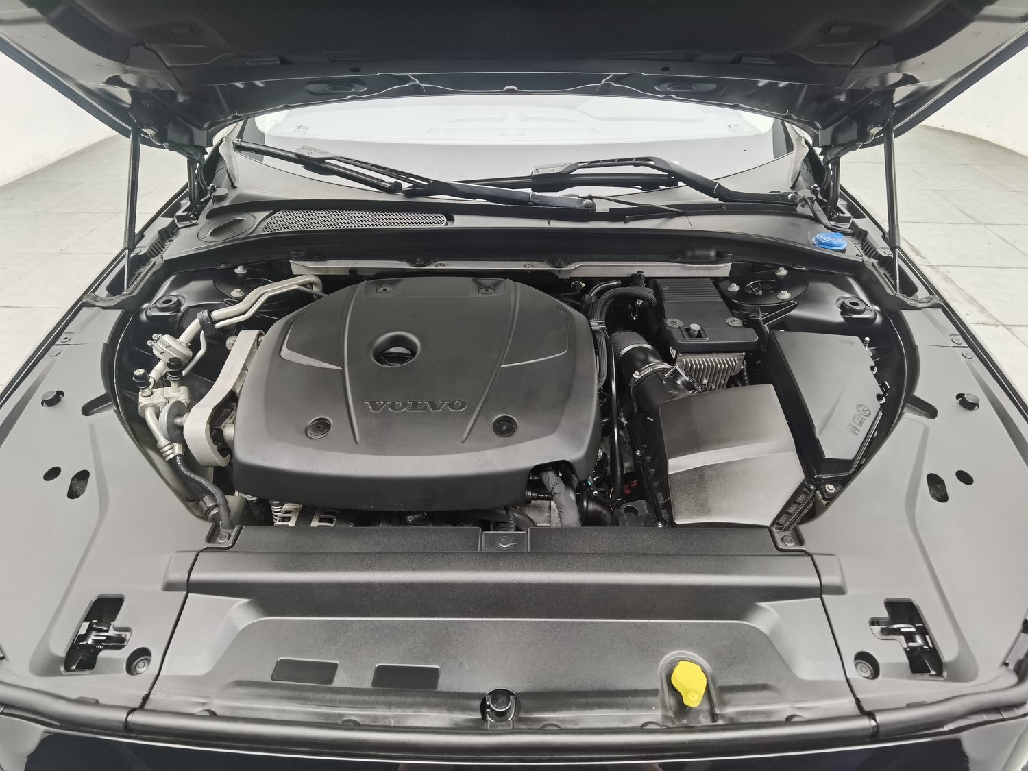 Used Volvo S90 2017 2.0 AT