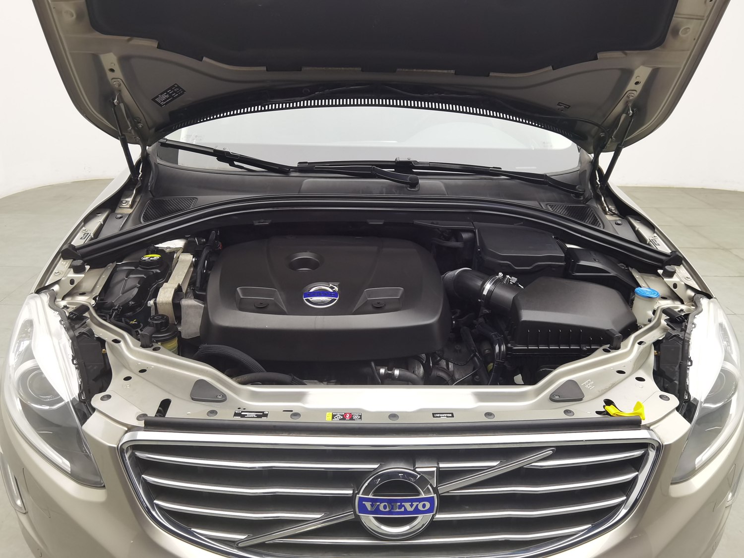 Used Volvo XC60 2015 2.0 AT