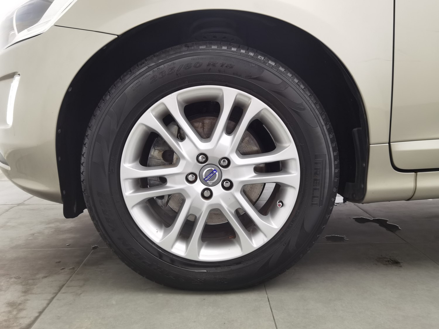 Used Volvo XC60 2015 2.0 AT