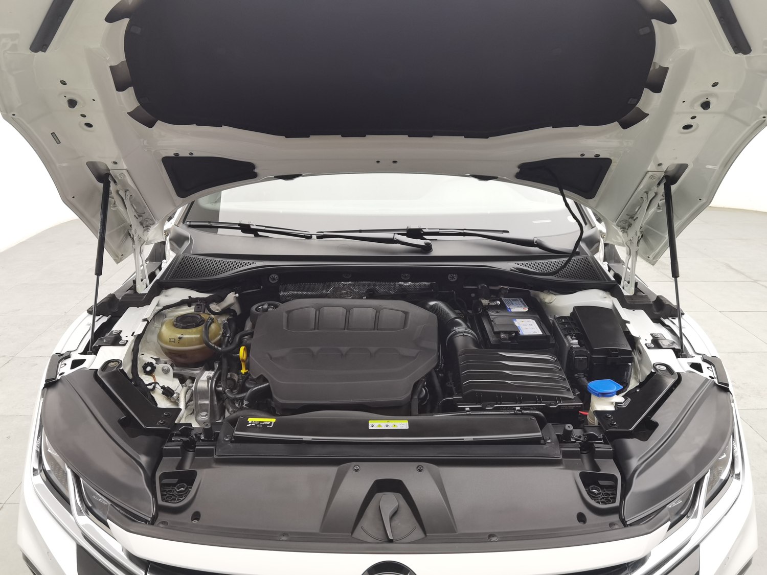 Used Volkswagen CC 2023 2.0 AT