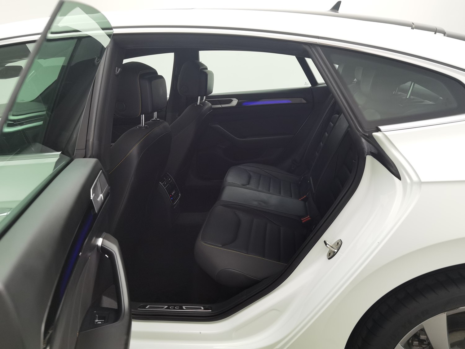 Used Volkswagen CC 2023 2.0 AT