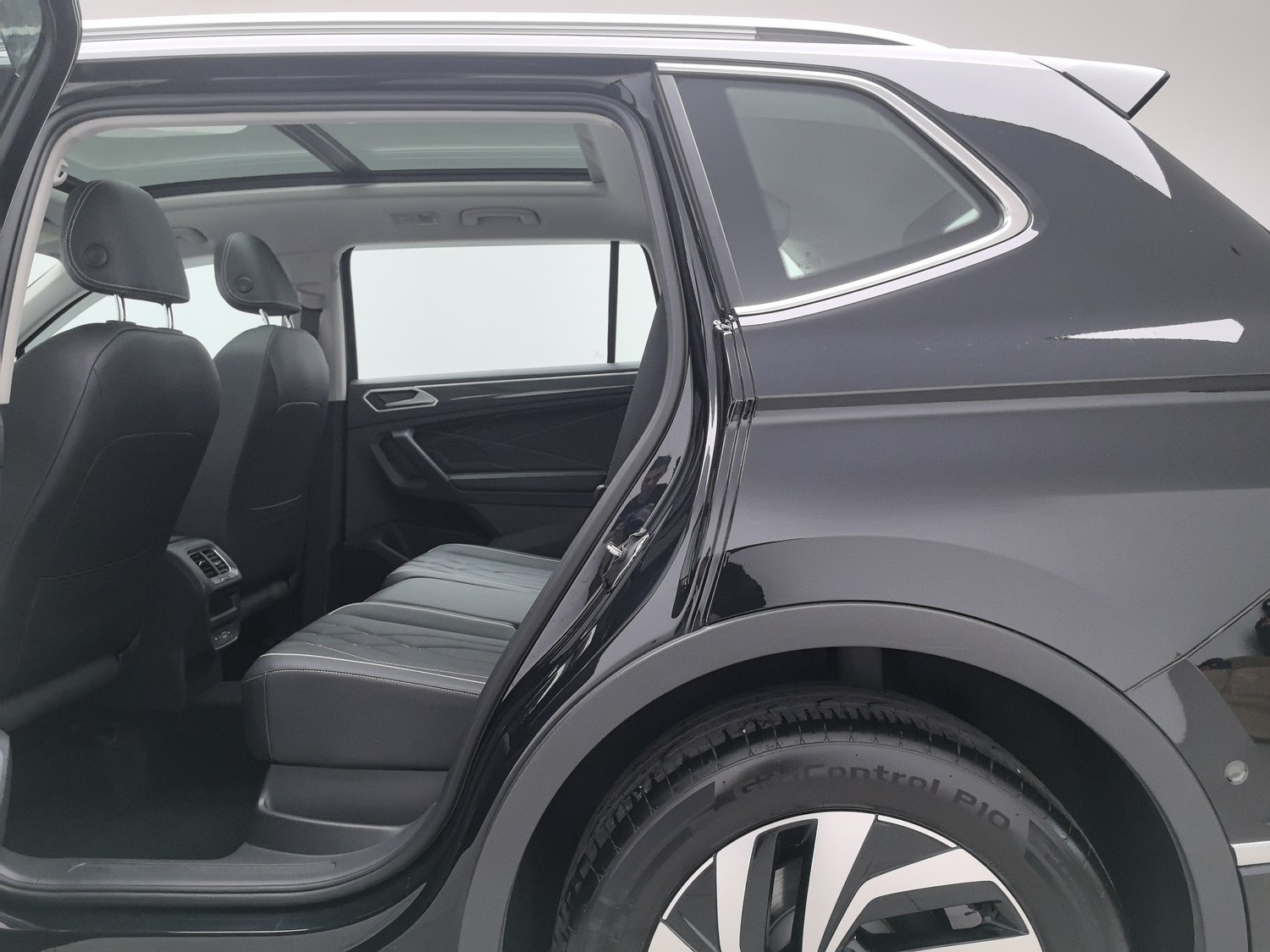 Used Volkswagen Tiguan L 2024 2.0 AT