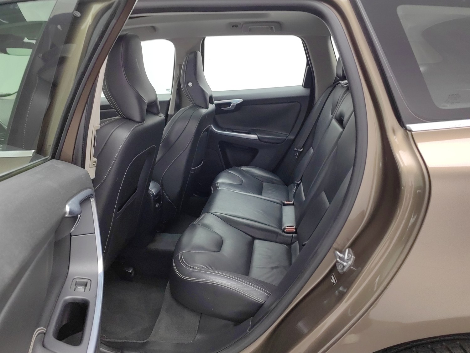 Used Volvo XC60 2015 2.0 AT