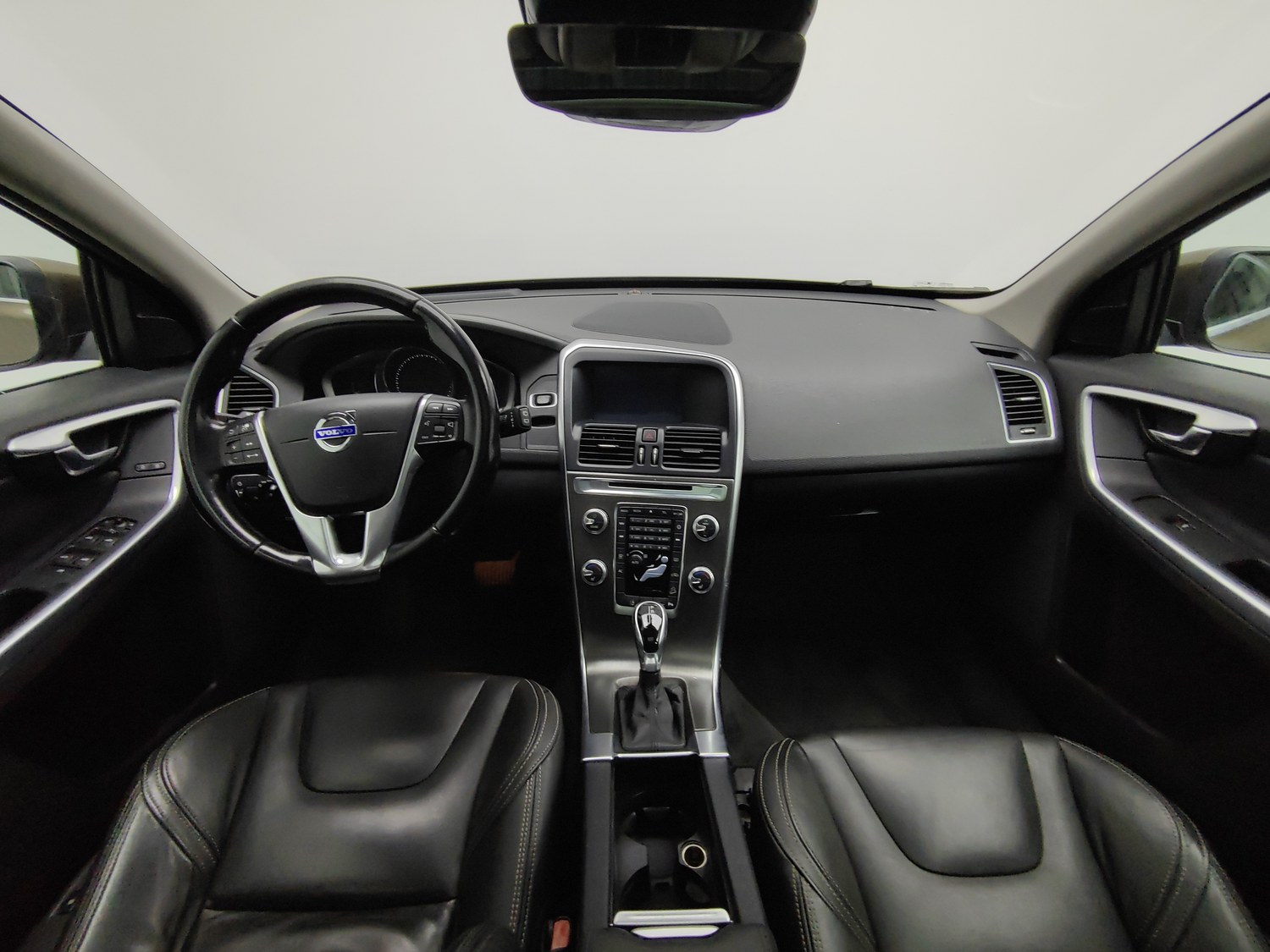 Used Volvo XC60 2015 2.0 AT