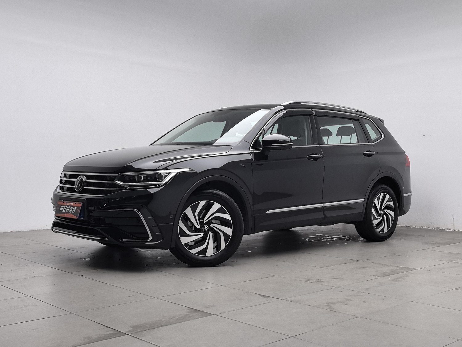 Used Volkswagen Tiguan L 2024 2.0 AT
