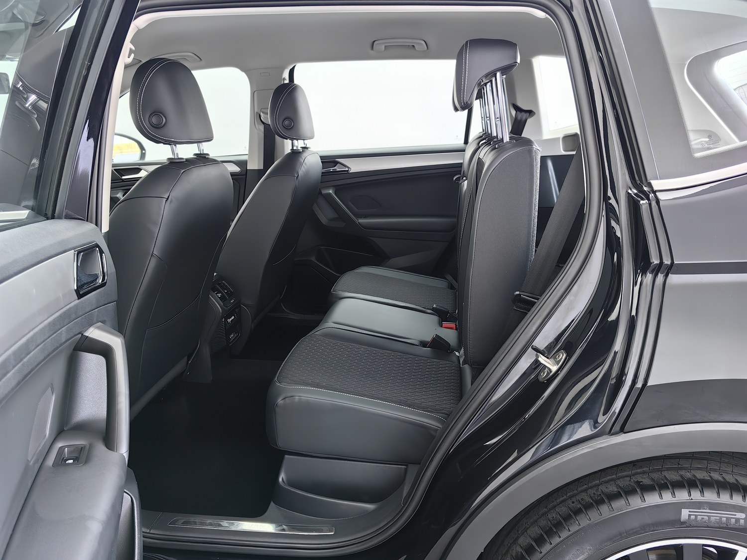 Used Volkswagen Tiguan L 2021 2.0 AT