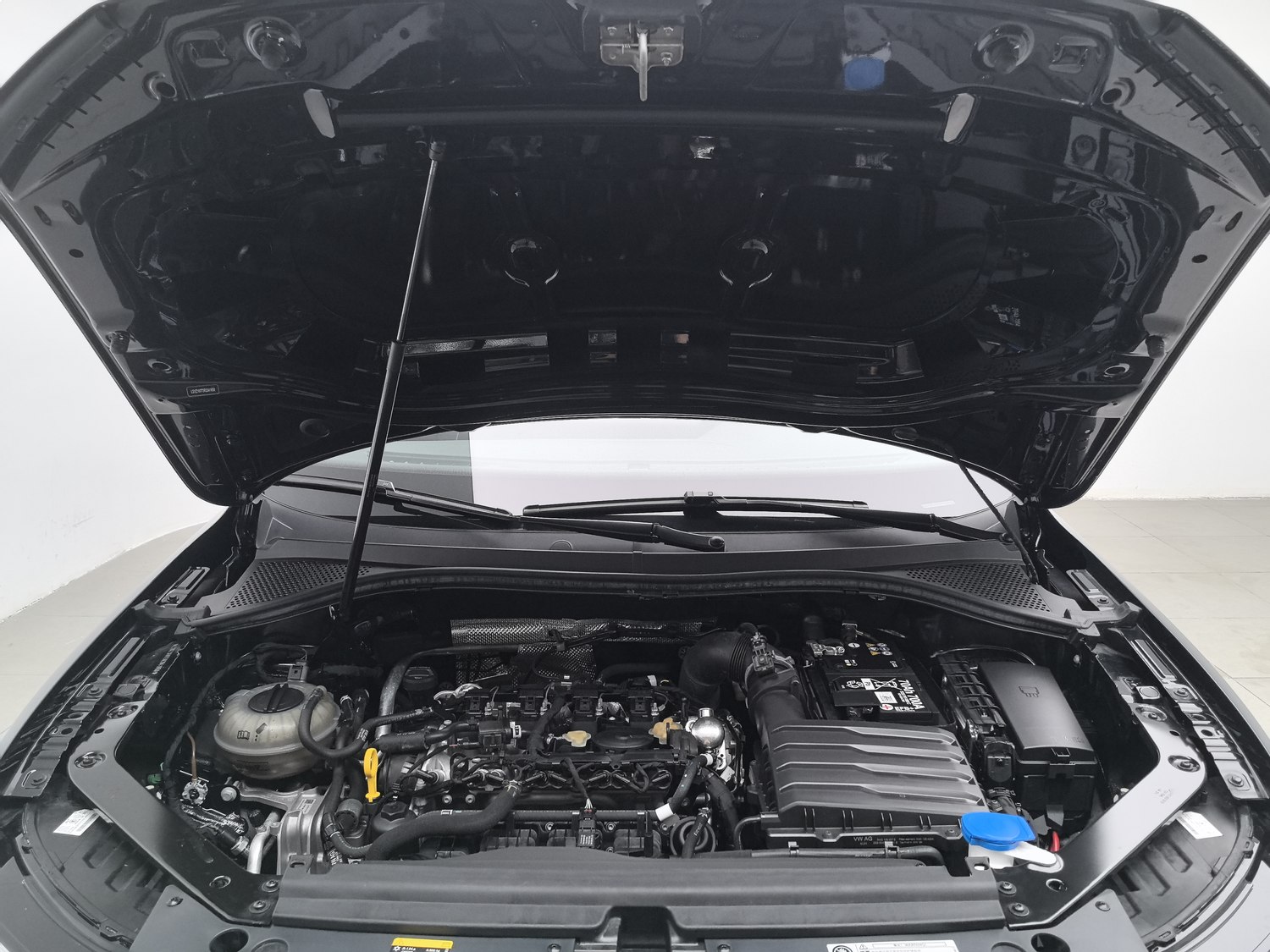 Used Volkswagen Tiguan L 2024 2.0 AT