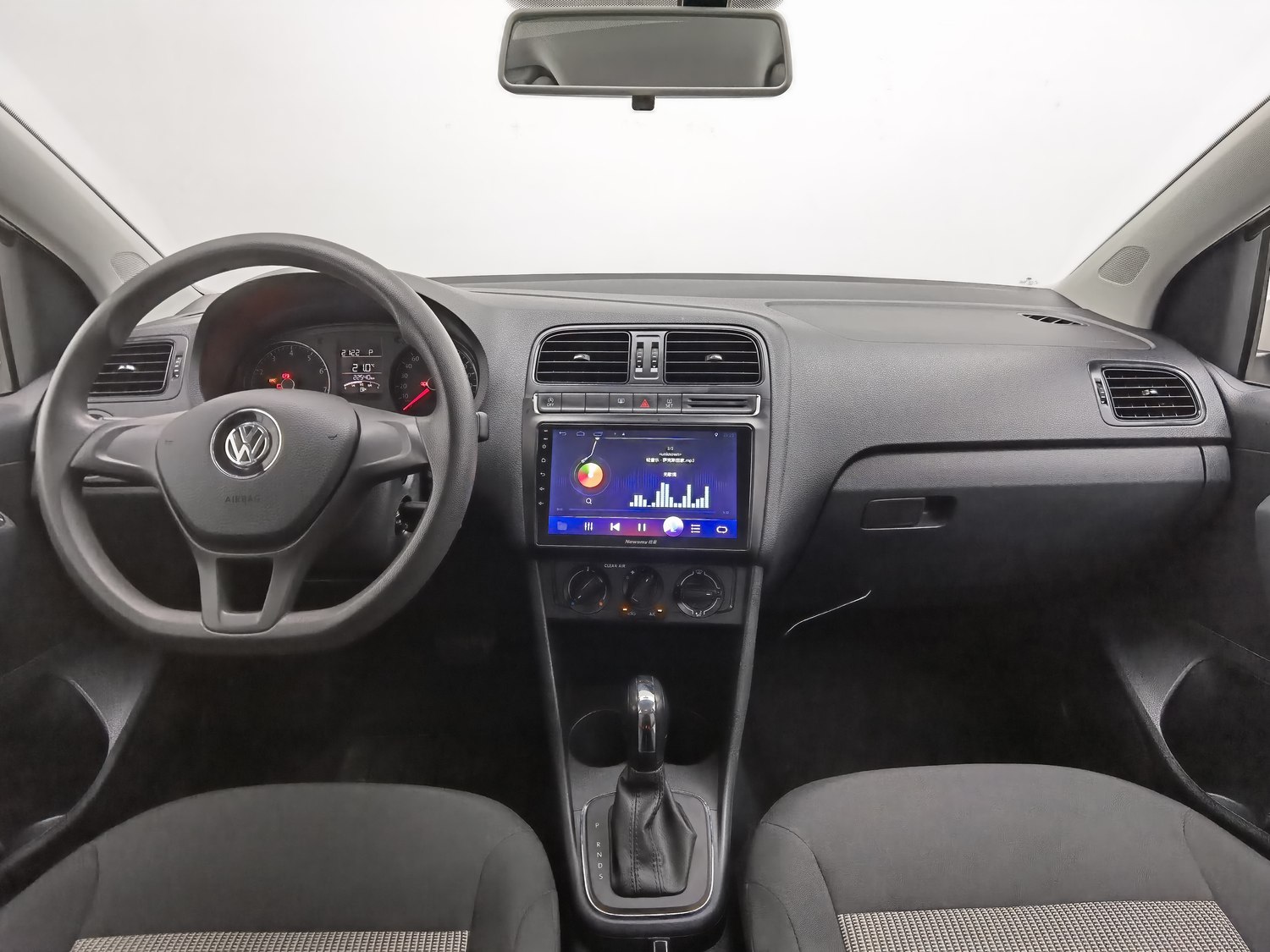 Used Volkswagen Polo 2018 1.5 AT
