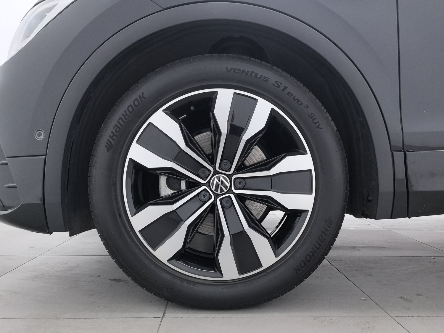Used Volkswagen Tiguan L 2024 2.0 AT