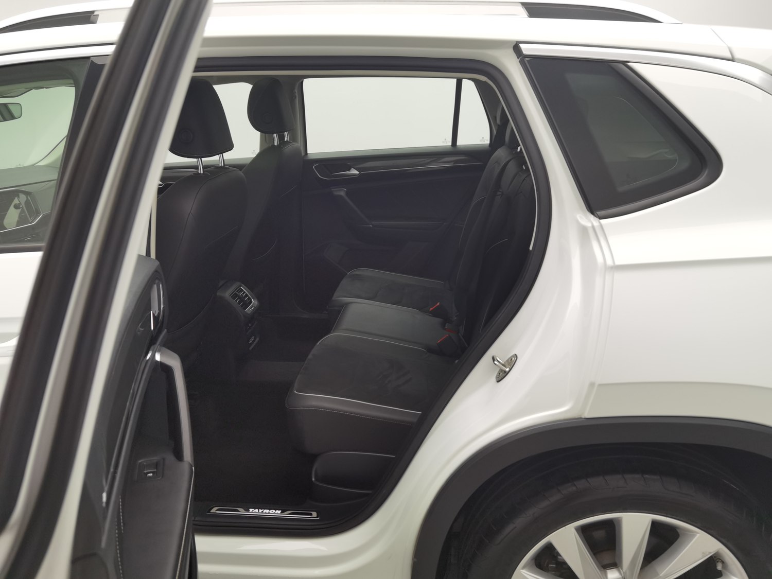 Used Volkswagen Tayron 2019 2.0 AT