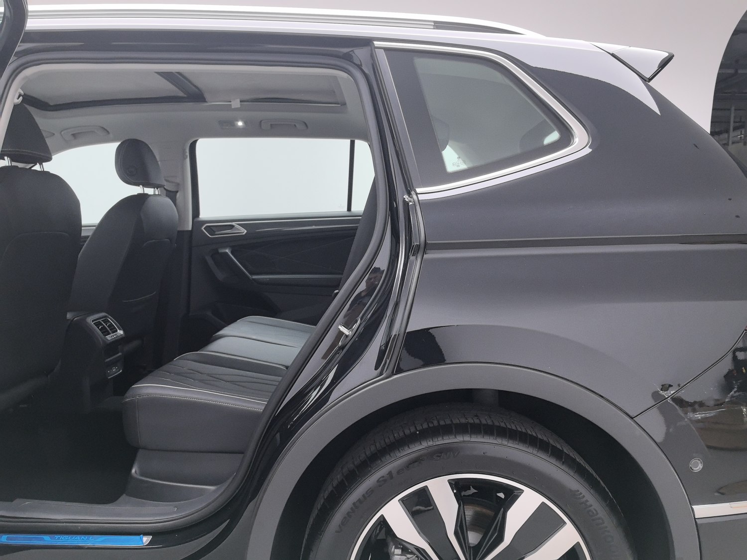 Used Volkswagen Tiguan L 2024 2.0 AT