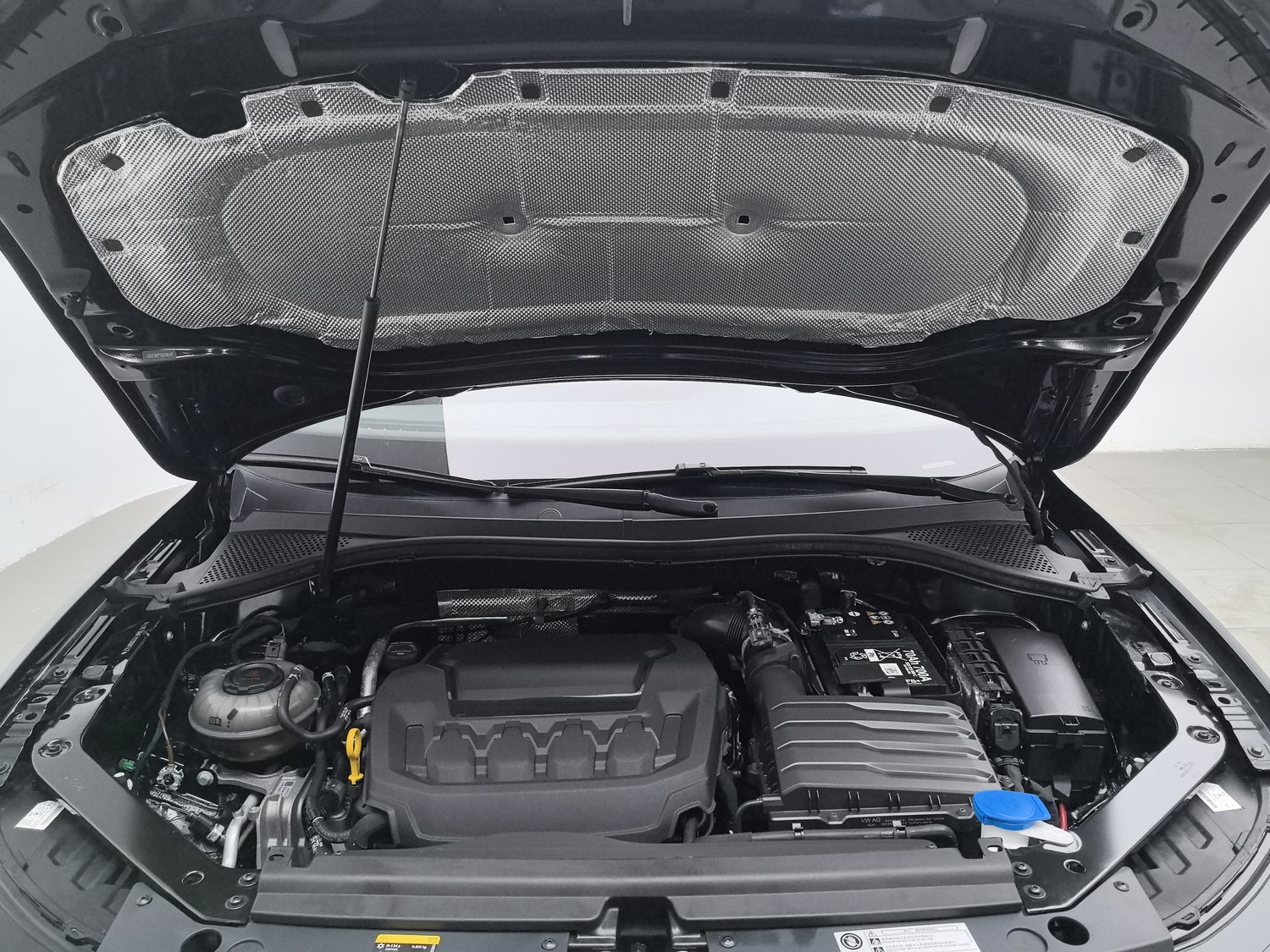 Used Volkswagen Tiguan L 2024 2.0 AT