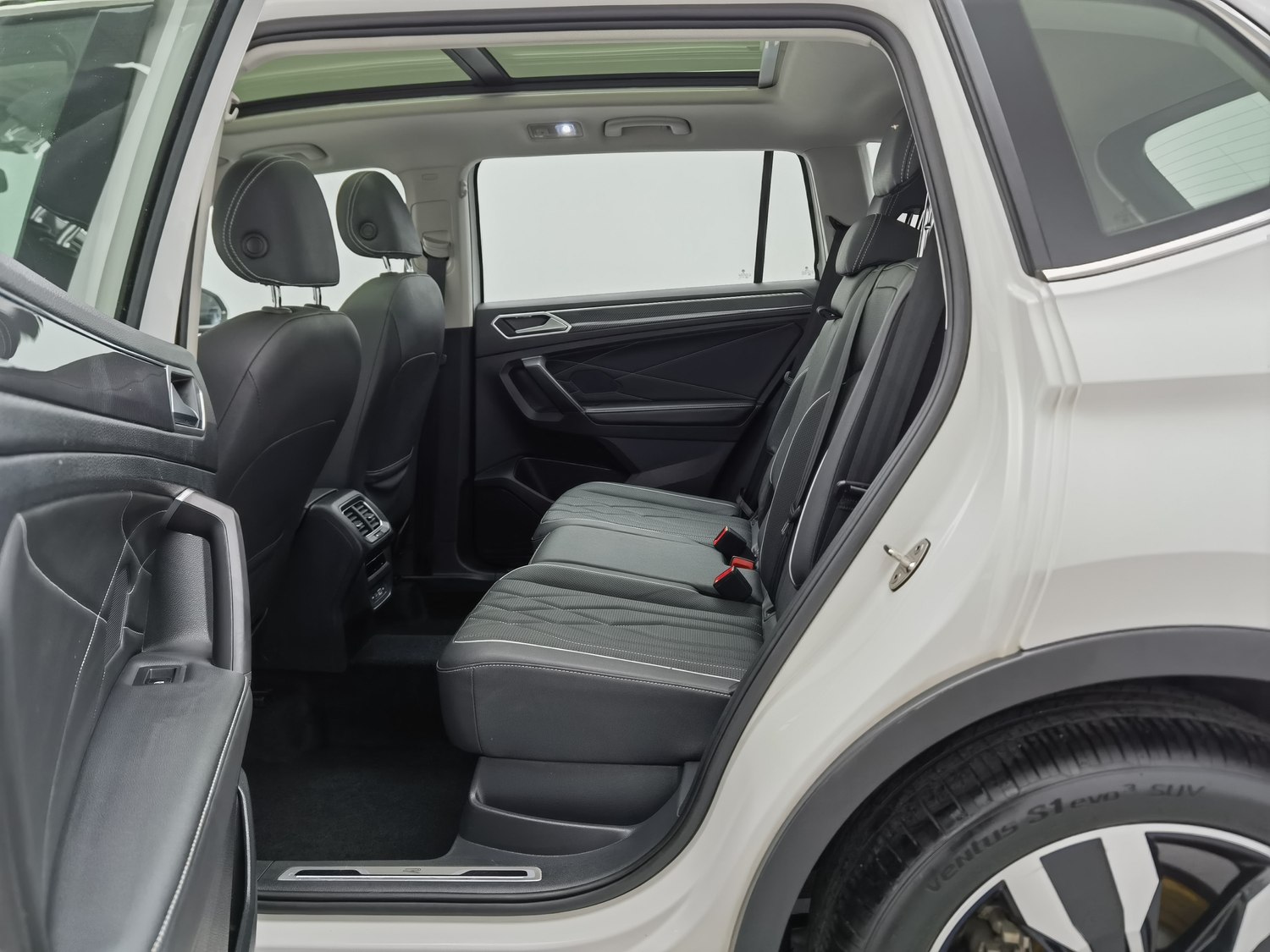Used Volkswagen Tiguan L 2022 2.0 AT