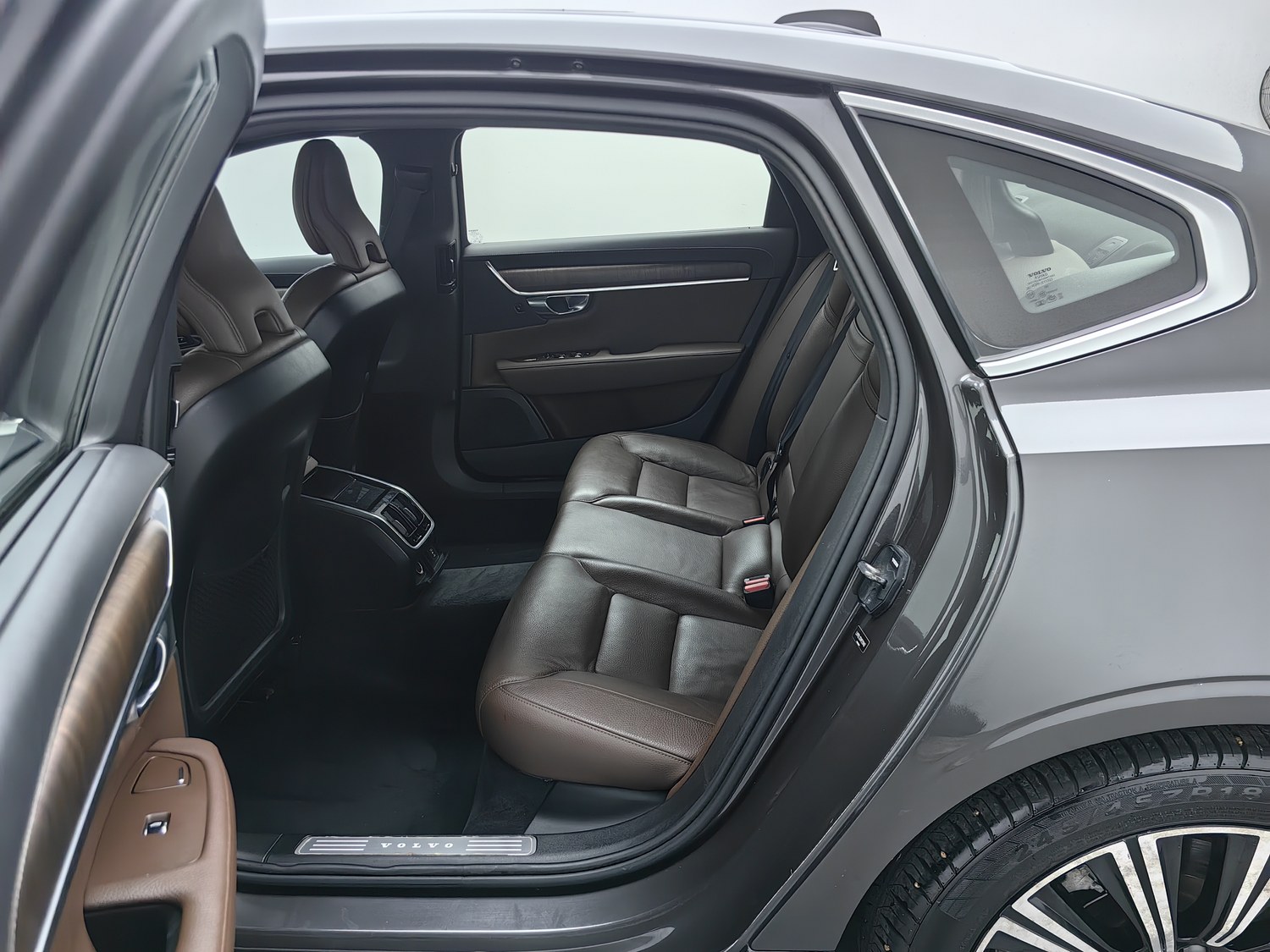 Used Volvo S90 2021 2.0 AT