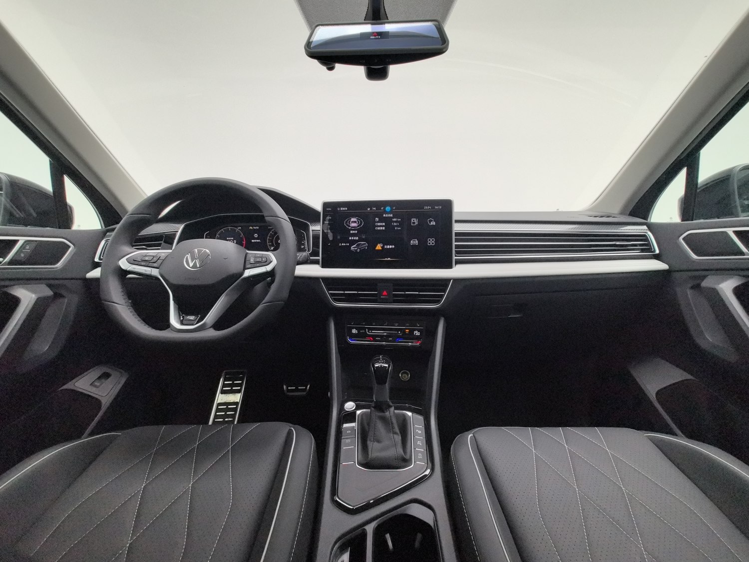 Used Volkswagen Tiguan L 2024 2.0 AT
