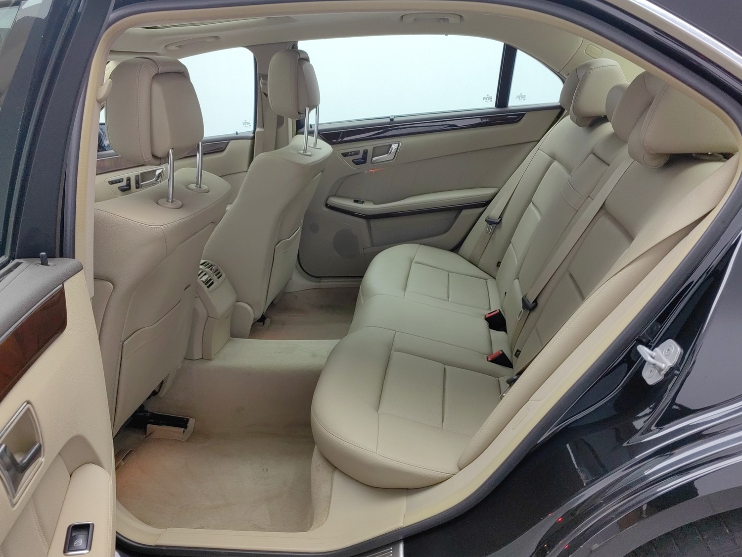 Used Mercedes-Benz E-Class 2011 1.8 AT