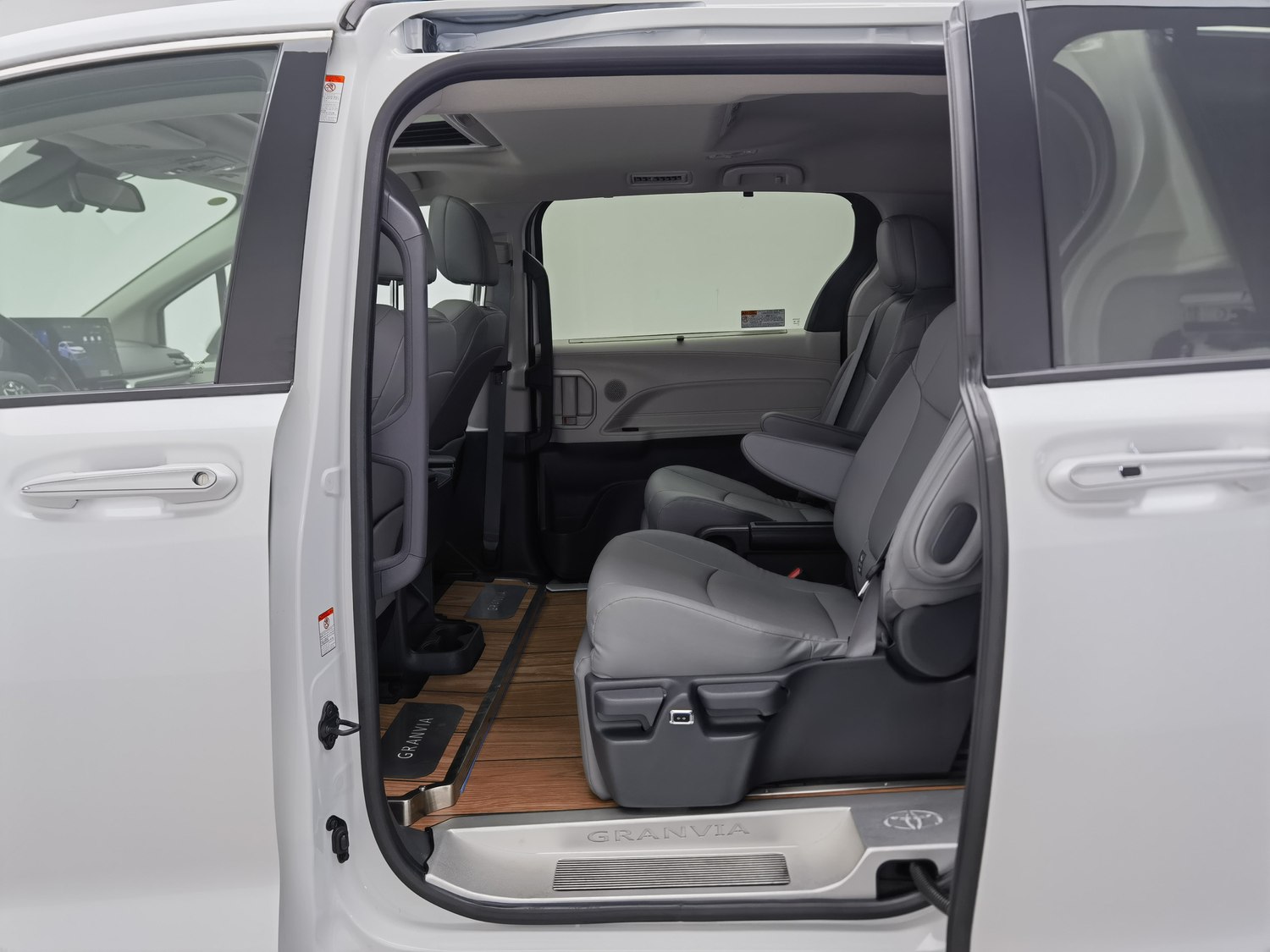 Used Toyota Granvia 2024 2.5 AT