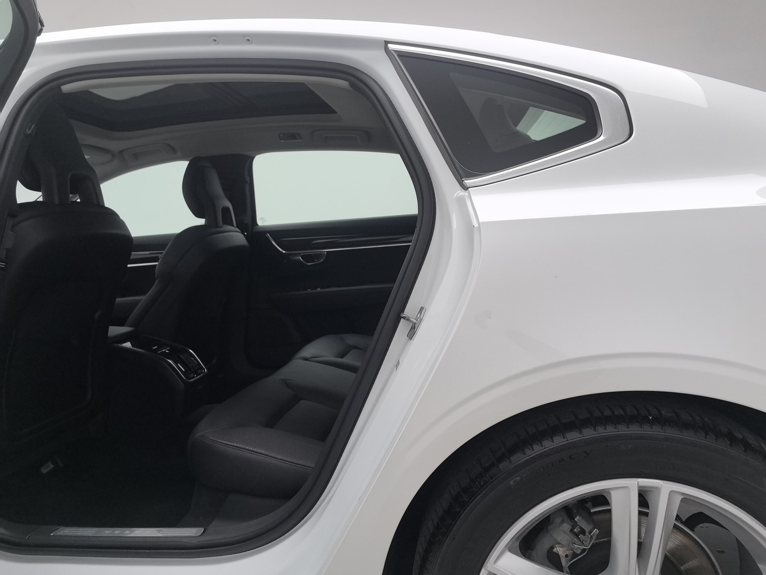 Used Volvo S90 2017 2.0 AT