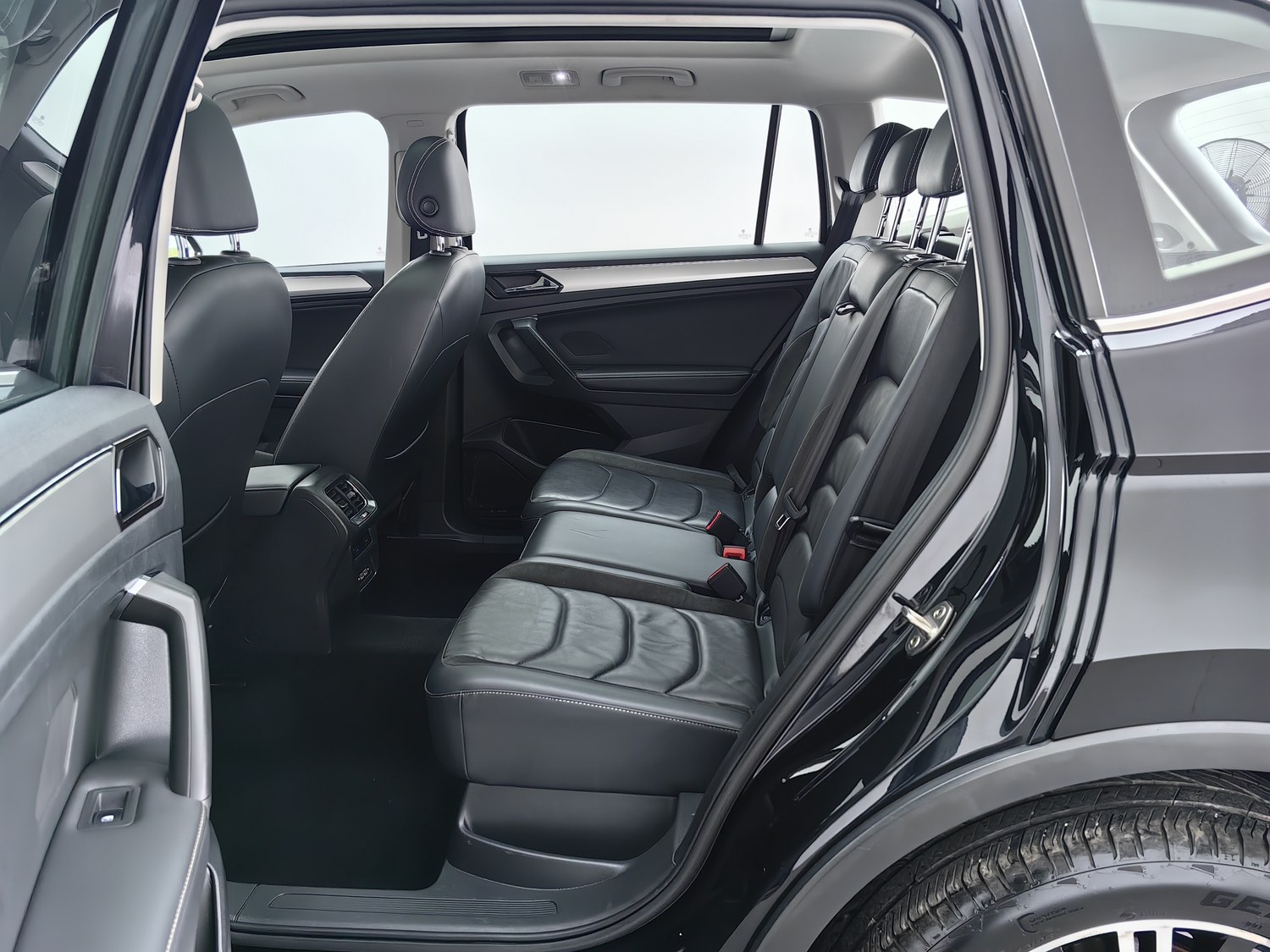 Used Volkswagen Tiguan L 2021 2.0 AT