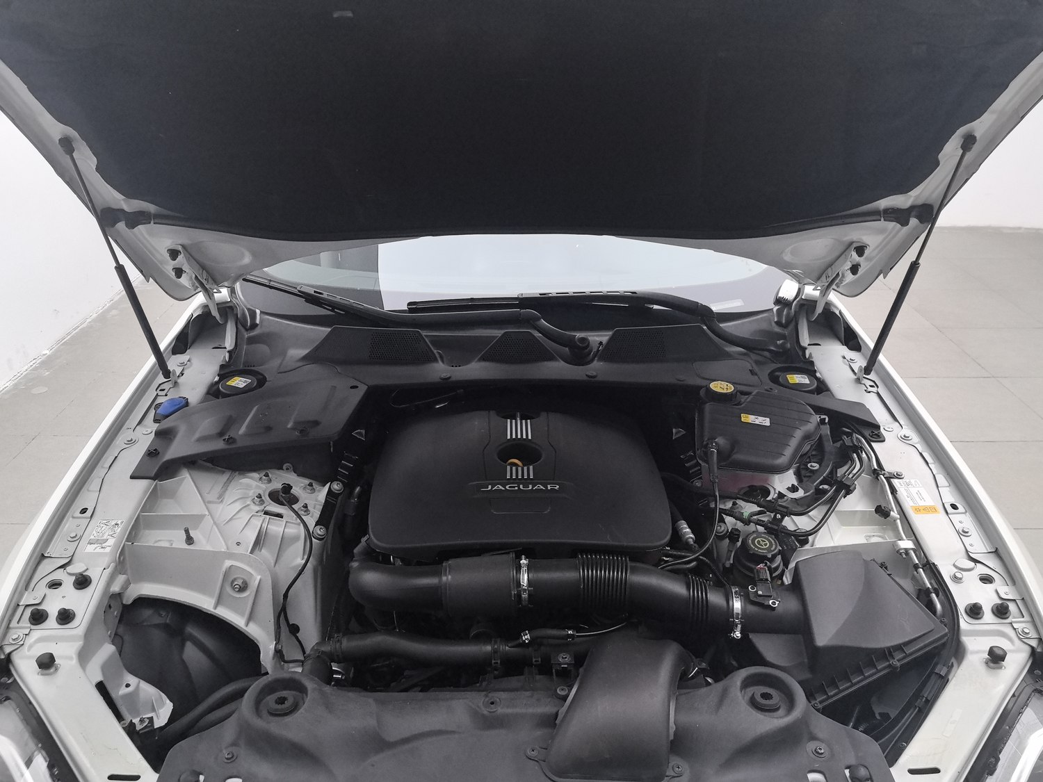 Used Jaguar XJ 2015 2.0 AT