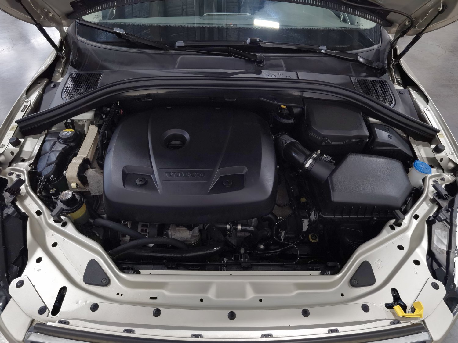 Used Volvo XC60 2017 2.0 AT