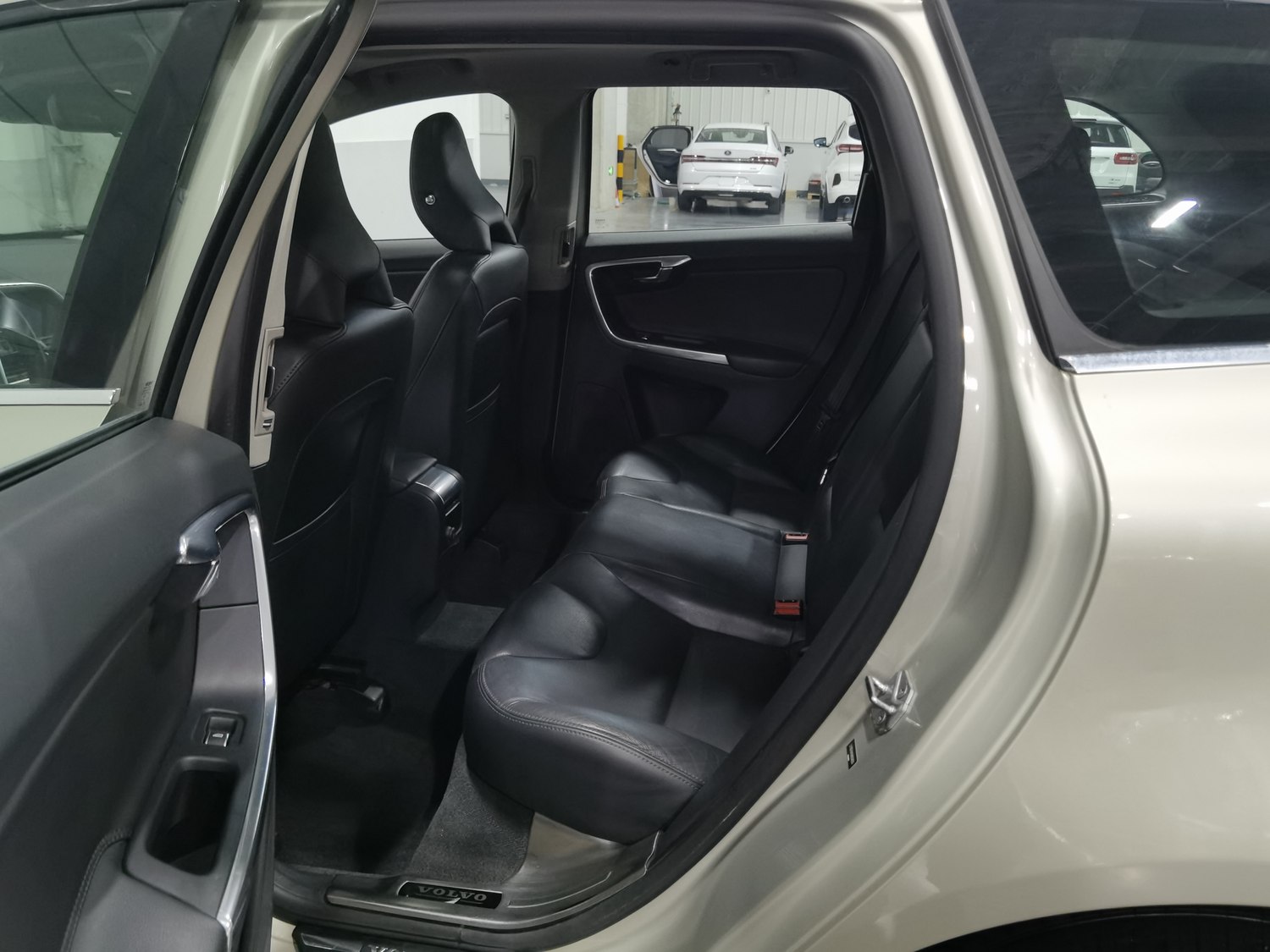 Used Volvo XC60 2017 2.0 AT