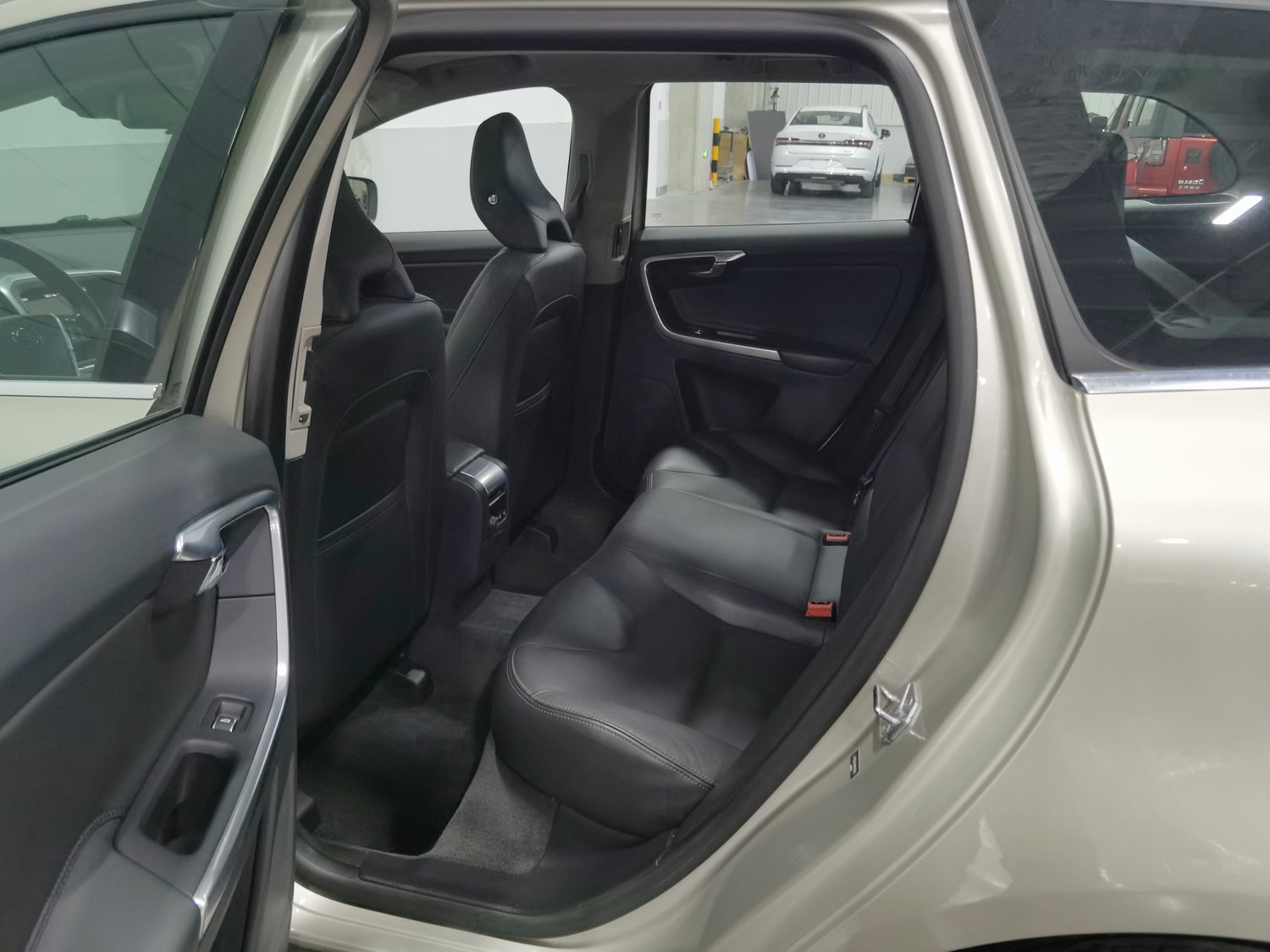 Used Volvo XC60 2017 2.0 AT