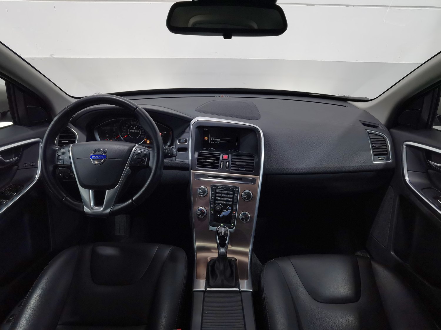 Used Volvo XC60 2017 2.0 AT