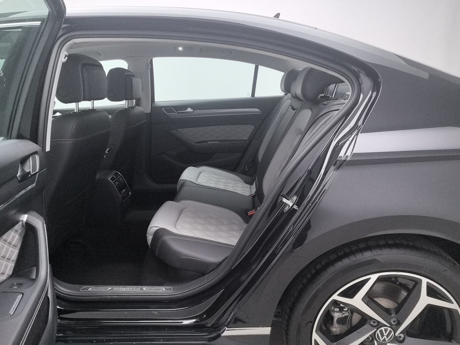 Used Volkswagen Magotan 2023 2.0 AT