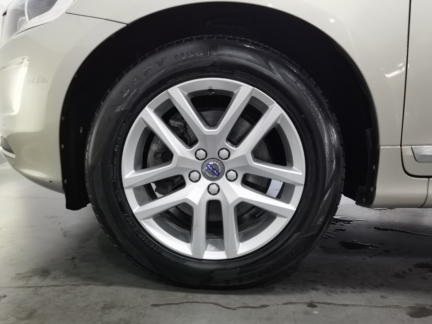 Used Volvo XC60 2017 2.0 AT