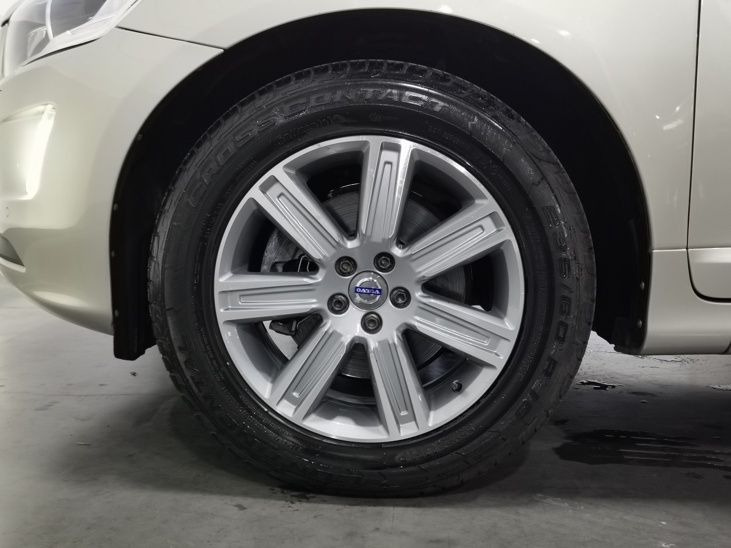 Used Volvo XC60 2017 2.0 AT