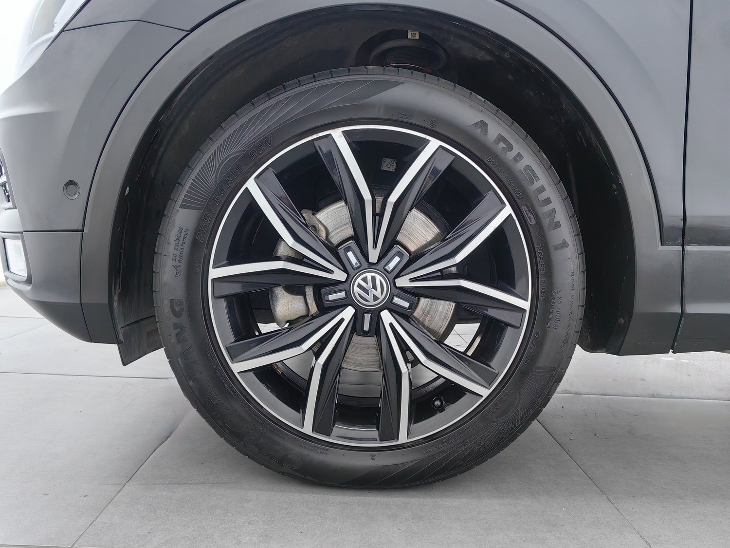 Used Volkswagen Tiguan L 2020 2.0 AT