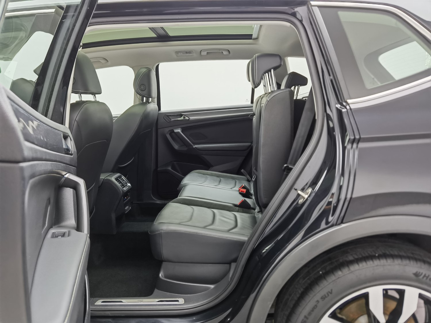 Used Volkswagen Tiguan L 2021 2.0 AT