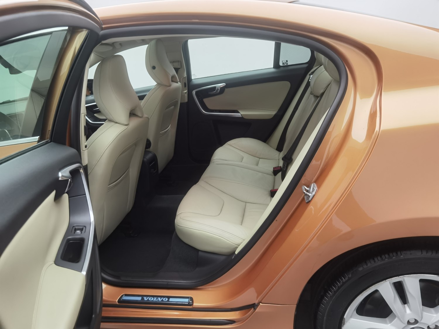 Used Volvo S60 2014 2.0 AT
