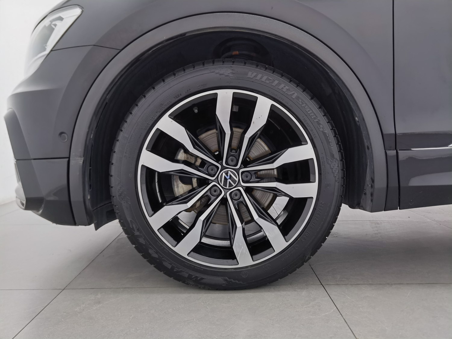 Used Volkswagen Tiguan L 2021 2.0 AT