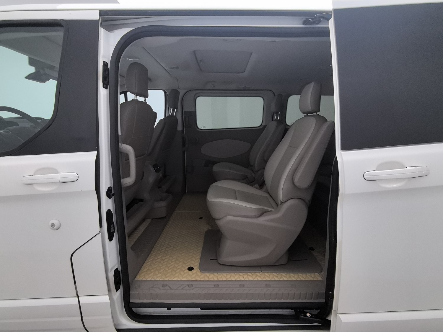 Used Ford Tourneo 2017 2.0 AT