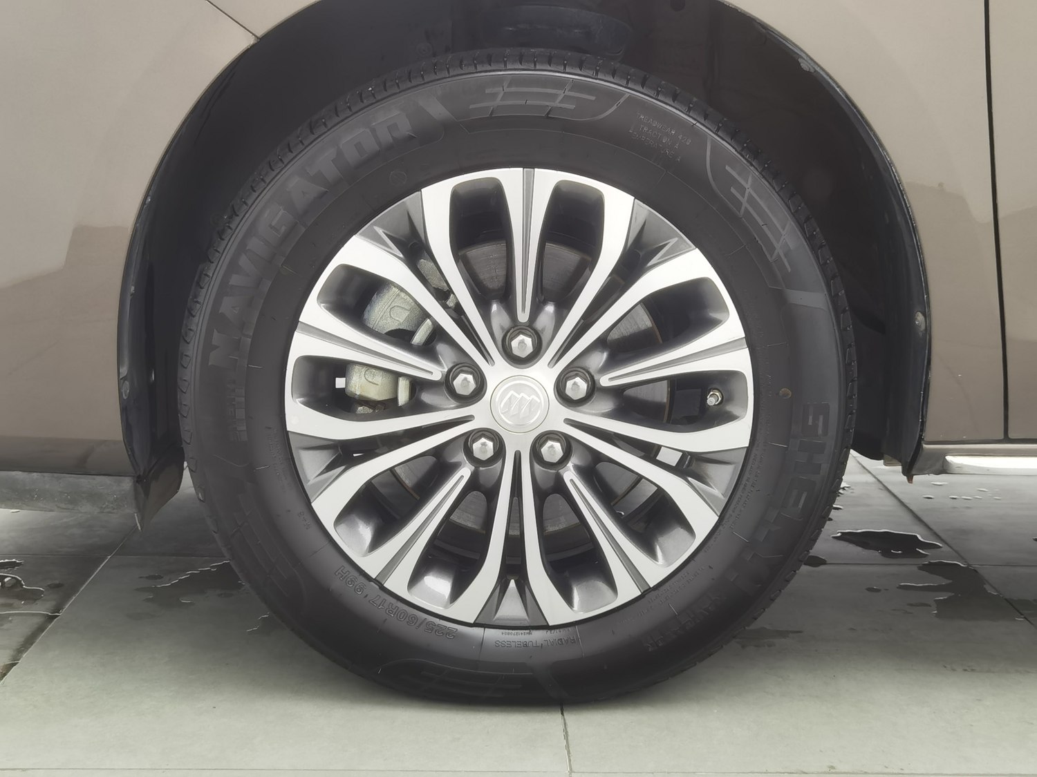 Used Buick GL8 2023 2.0 AT
