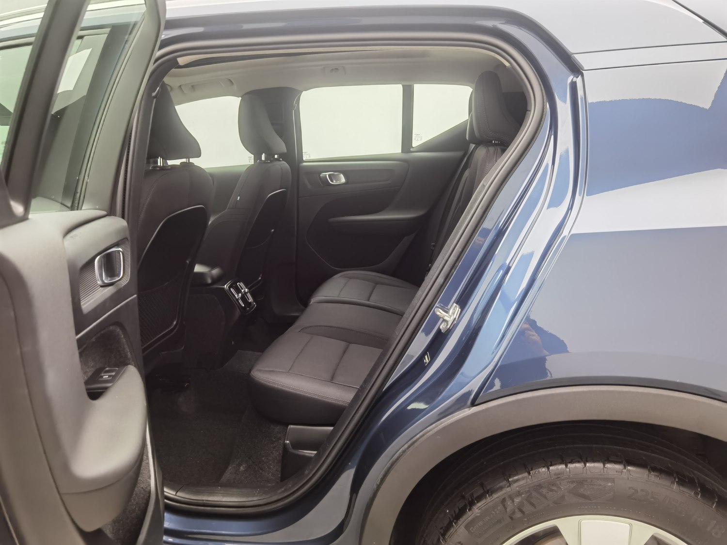 Used Volvo XC40 2021 2.0 AT