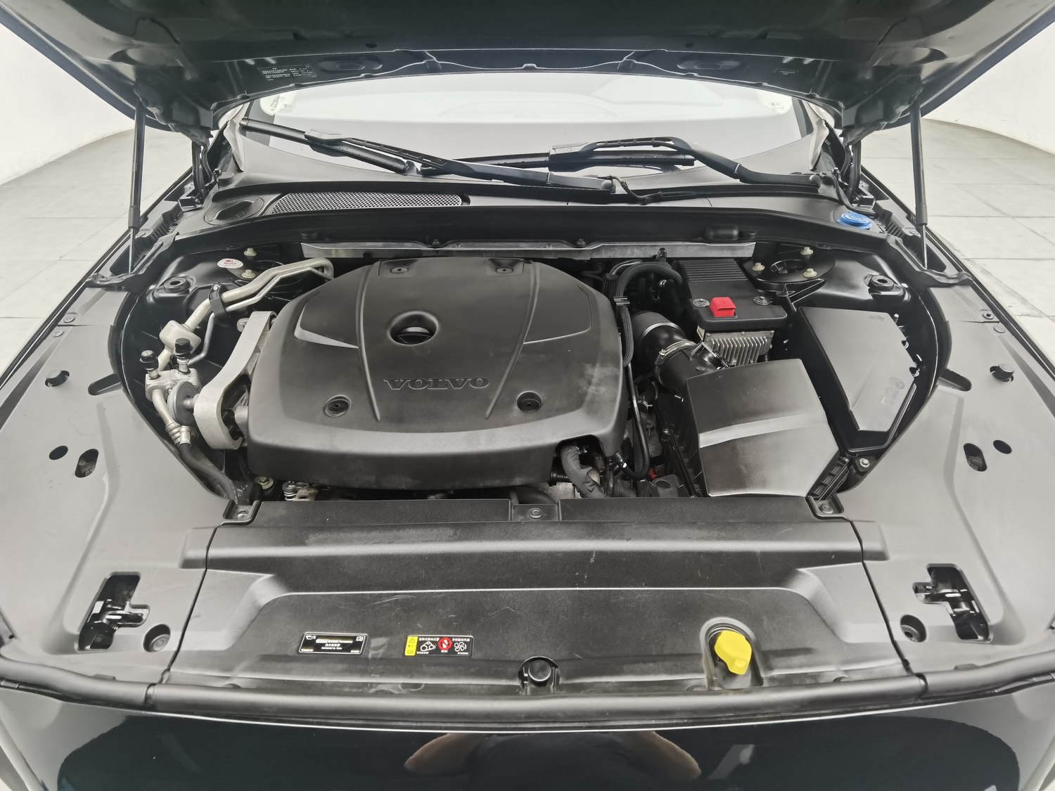 Used Volvo S90 2018 2.0 AT