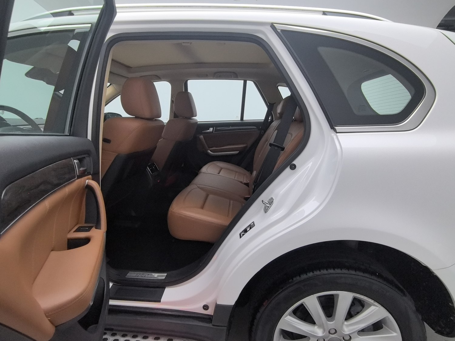 Used Haval H8 2015 2.0 AT