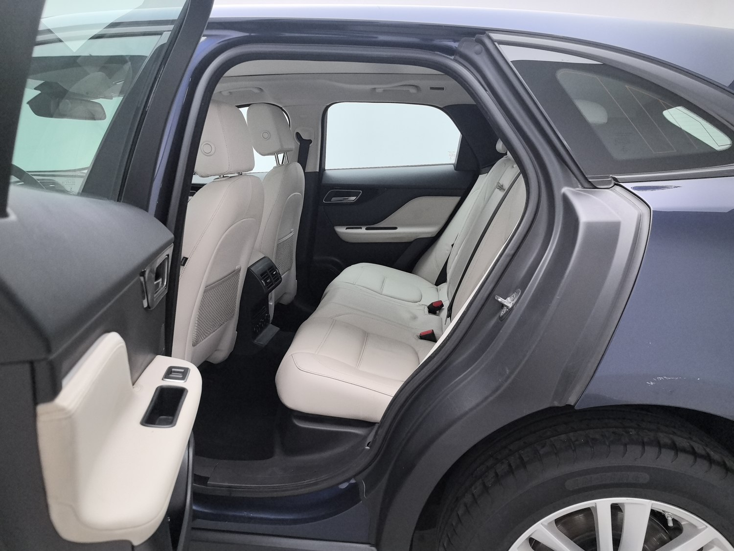 Used Jaguar F-PACE 2016 2.0 AT