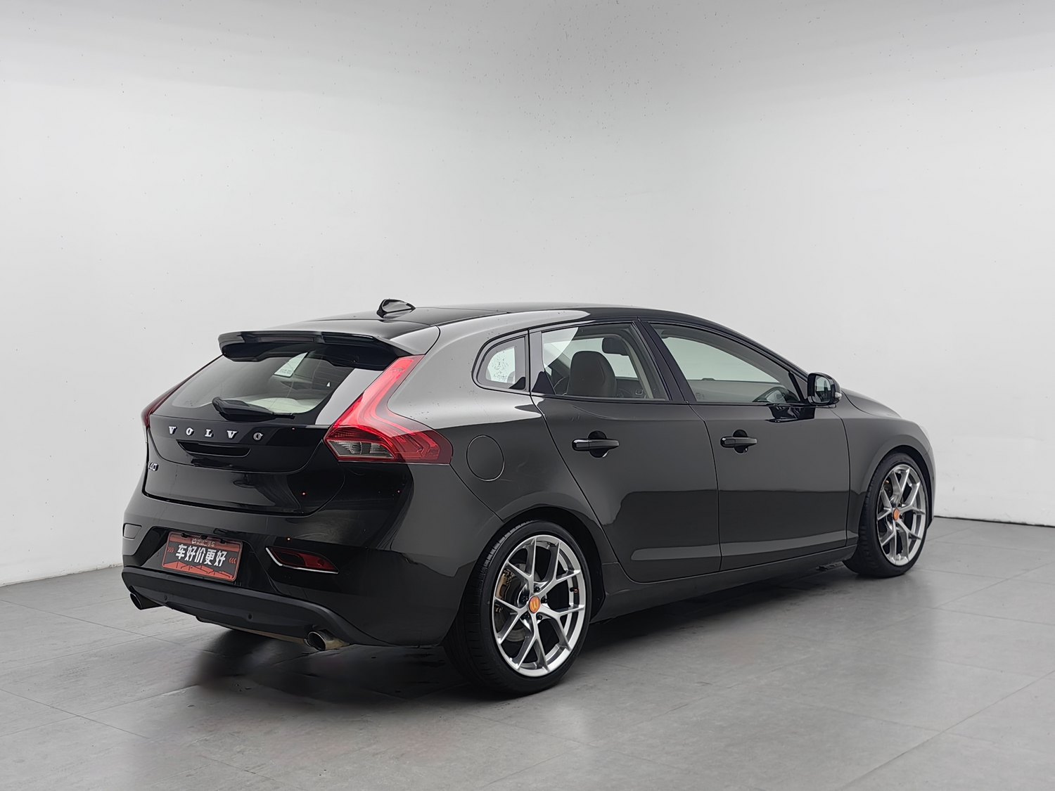 Used Volvo V40 2014 2.0 AT