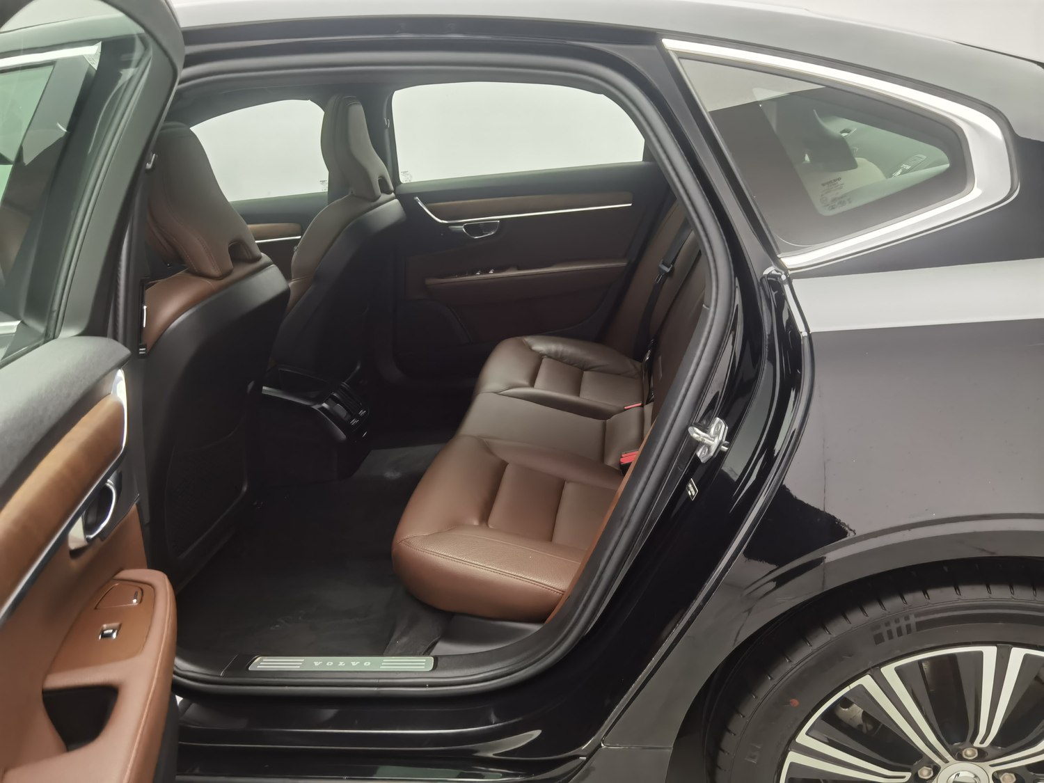 Used Volvo S90 2021 2.0 AT