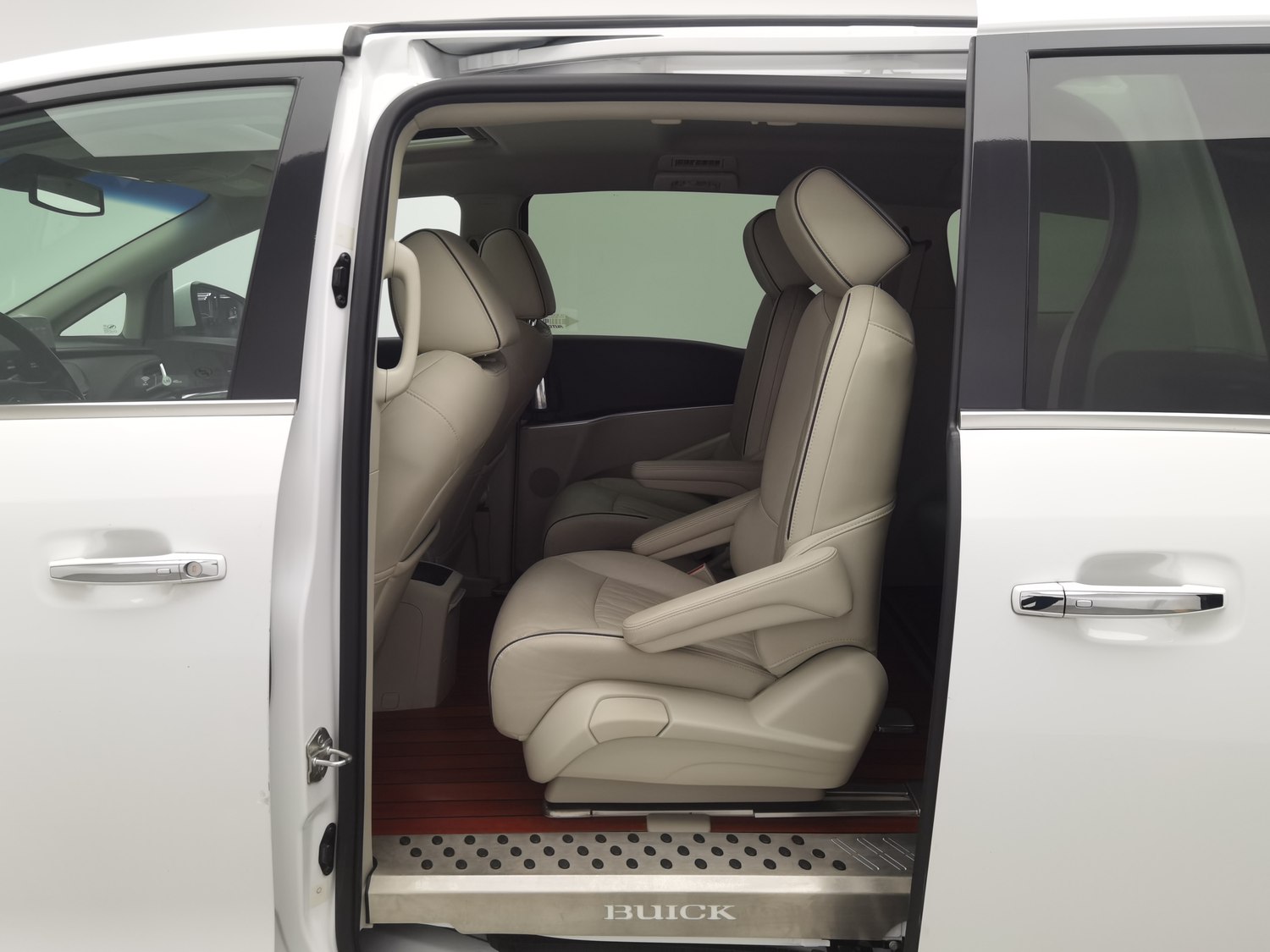 Used Buick GL8 2022 2.0 AT