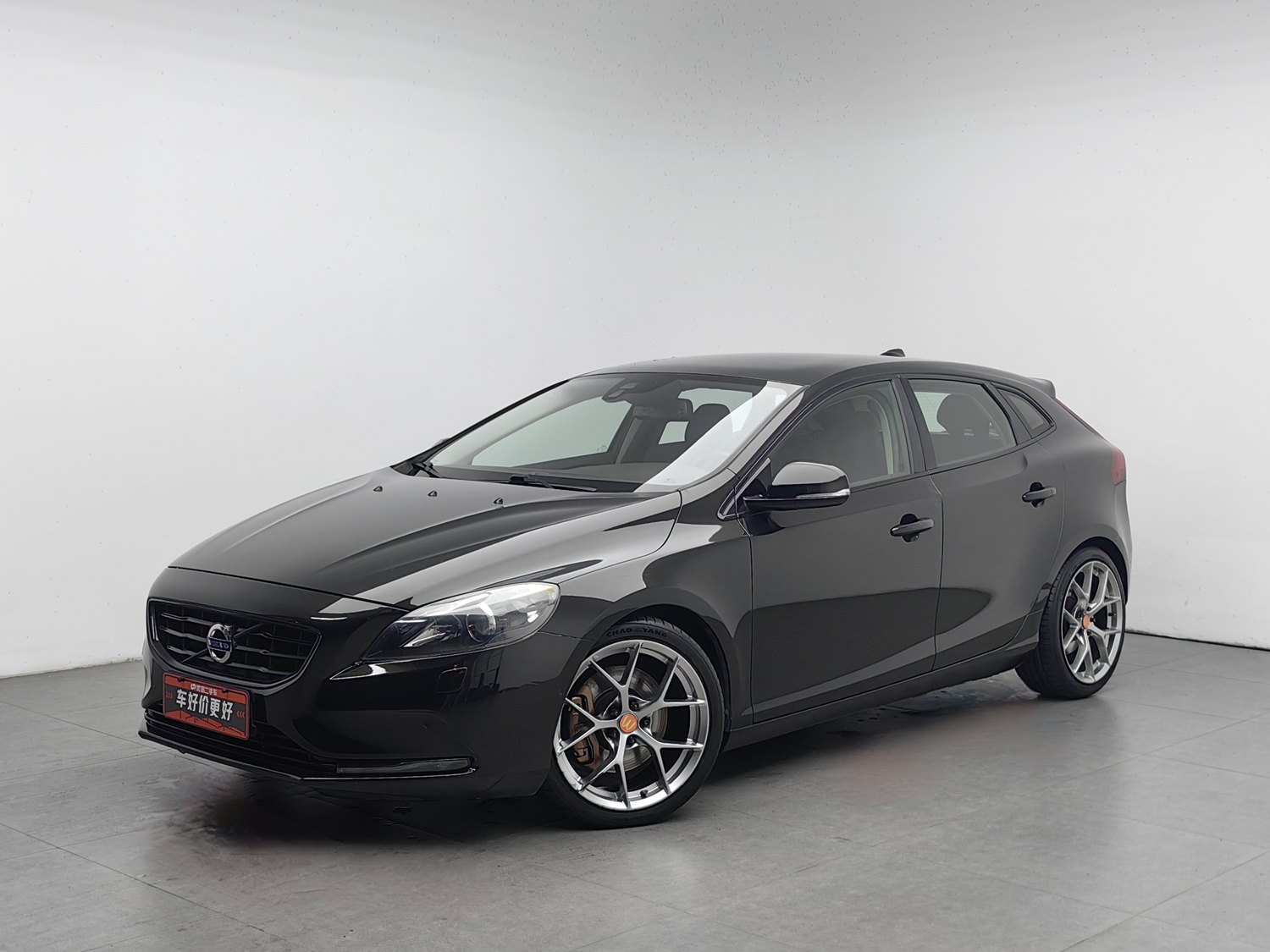 Used Volvo V40 2014 2.0 AT