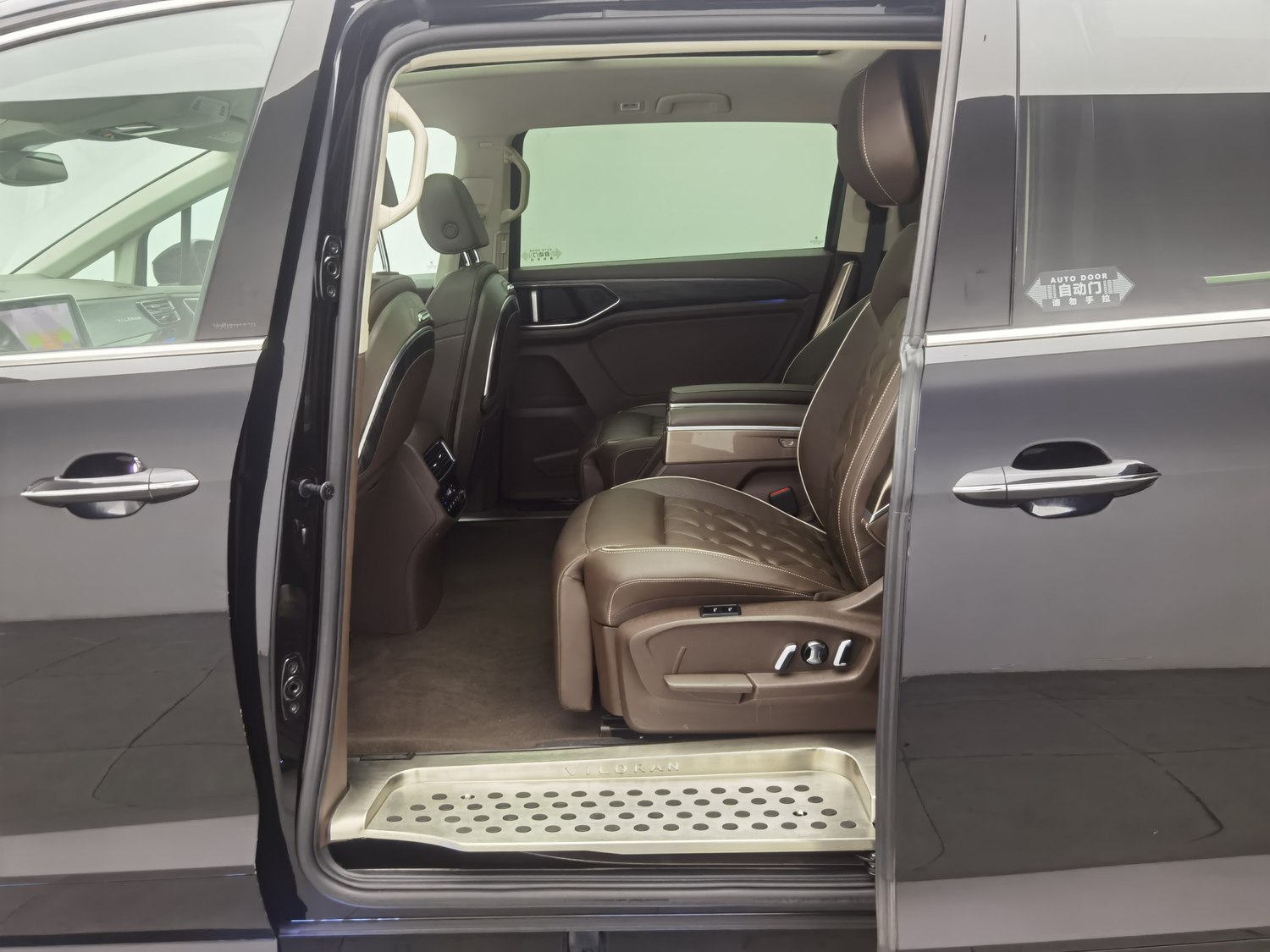 Used Volkswagen Viloran 2022 2.0 AT